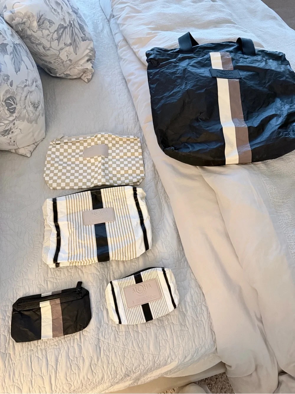 ALOHA Collection Black Travel Tote and Pouches (5 pieces) - Picture 1 of 9
